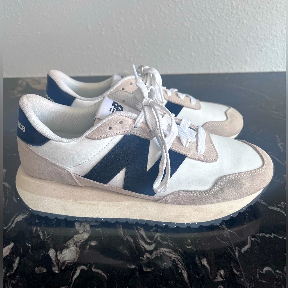 New Balance Unisex Size Men’s 6 (Women’s 8) Barely Worn